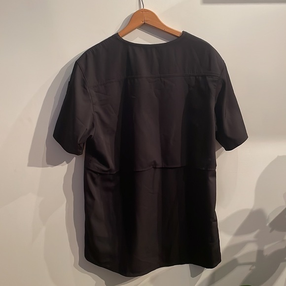 Black Carhartt Scrub Top. Single Pocket, Size Medium - Picture 4 of 4